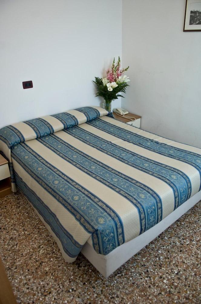 Casa Sant'Andrea Bed and Breakfast Venetië Buitenkant foto