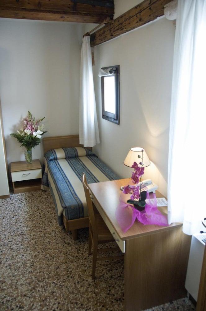 Casa Sant'Andrea Bed and Breakfast Venetië Buitenkant foto