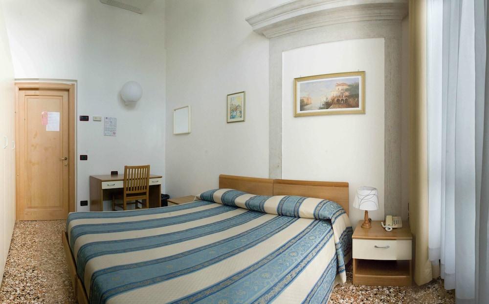 Casa Sant'Andrea Bed and Breakfast Venetië Buitenkant foto