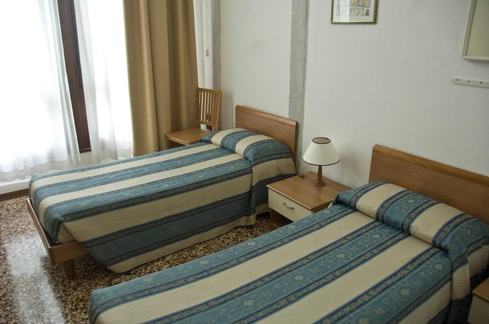 Casa Sant'Andrea Bed and Breakfast Venetië Buitenkant foto