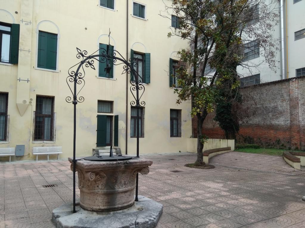 Casa Sant'Andrea Bed and Breakfast Venetië Buitenkant foto